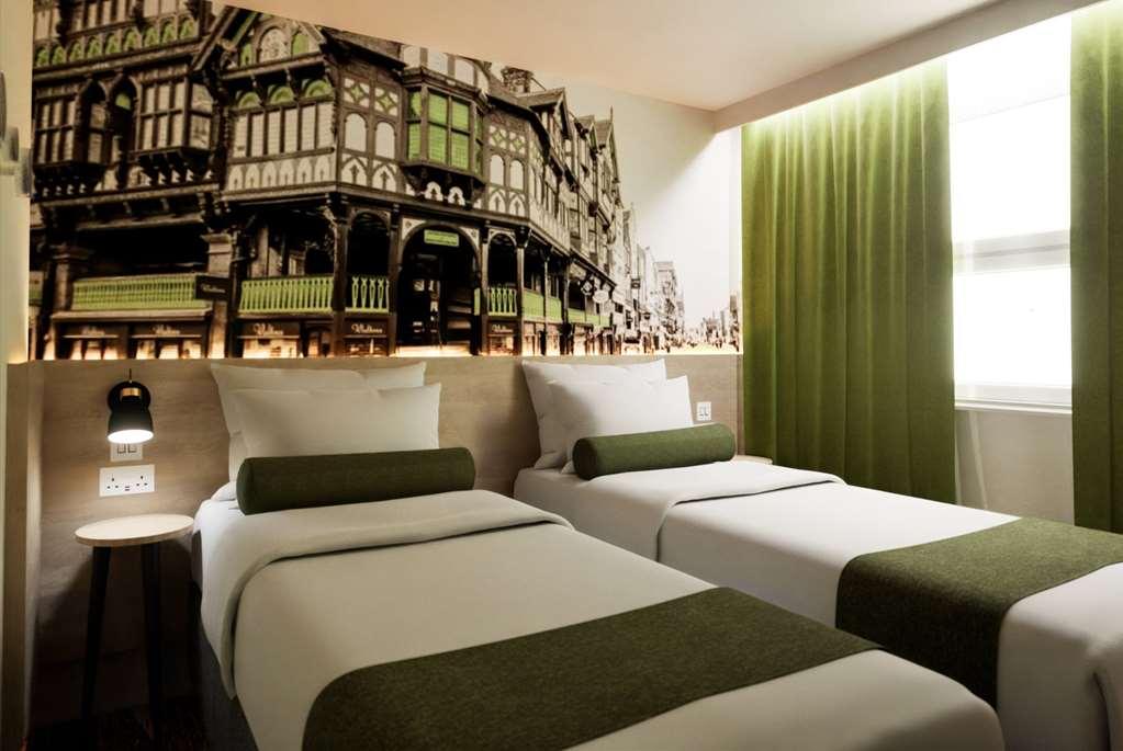 Super 8 By Wyndham Chester East חדר תמונה