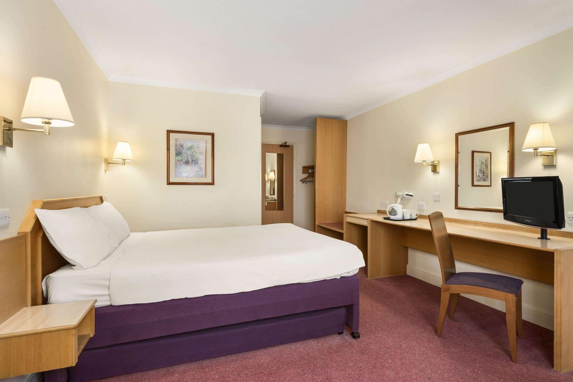 Super 8 By Wyndham Chester East מראה חיצוני תמונה
