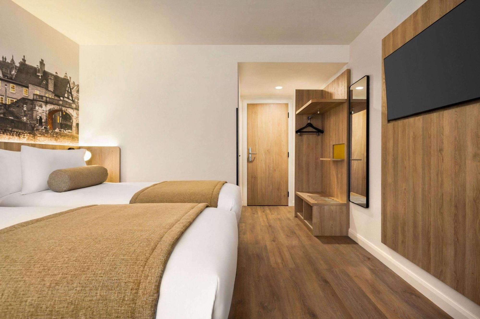 Super 8 By Wyndham Chester East מראה חיצוני תמונה