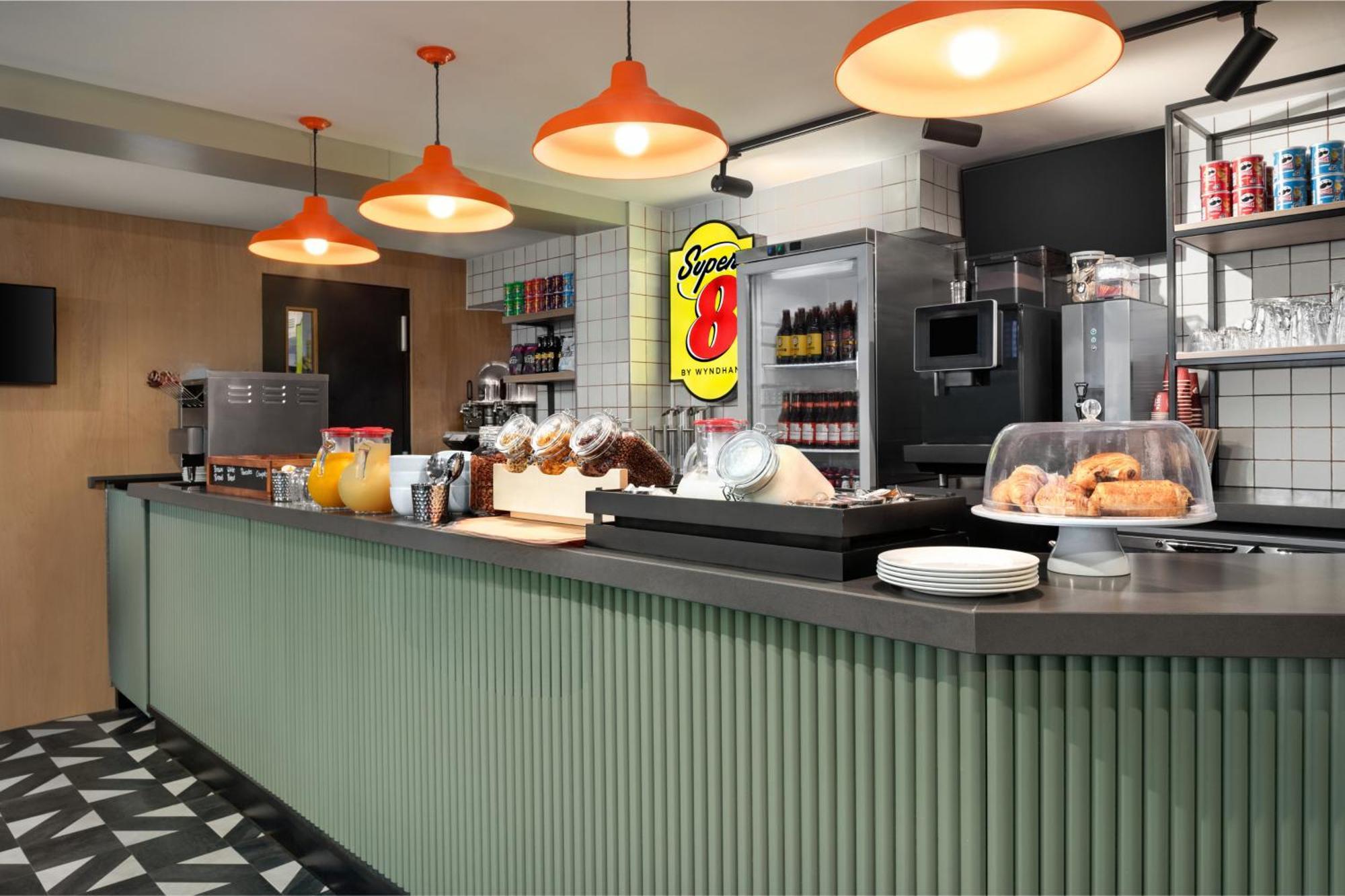 Super 8 By Wyndham Chester East מראה חיצוני תמונה